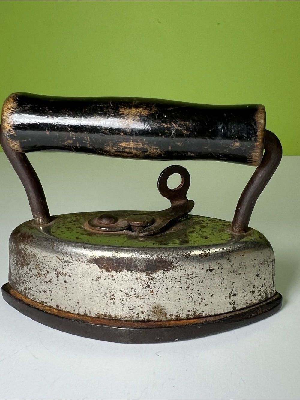 antique Dover Mfg. Co. No. 602 toy iron